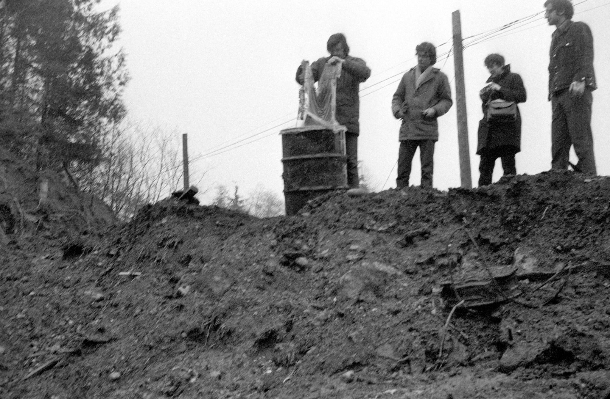 Glue Pour Holt Smithson Foundation